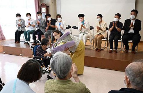 原爆養護ホームを慰問