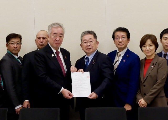 建設労働者賃上げに協力を