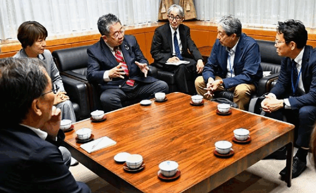 力合わせ大軍拡阻止